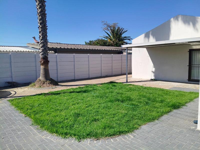 To Let 3 Bedroom Property for Rent in Peerless Park North Western Cape
